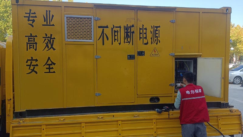 泰宁柴油发电机组和UPS电源配合使用时，如何避免切换过程中的电力中断？
